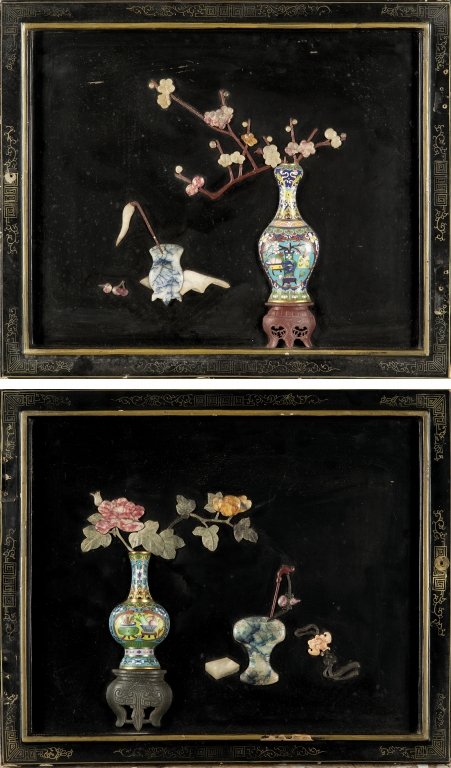 Due pannelli di legno con vasi cloisonnÃ© e pietre: Due pannelli di legno con vasi cloisonnÃ© e pietre dure, Cina sec. XX cm h 50 x 58