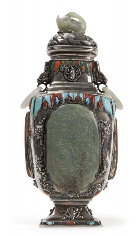 Vaso intarsiato in giade e pietre preziose con: Vaso intarsiato in giade e pietre preziose con coperchio in argento, Mongolia sec.XX