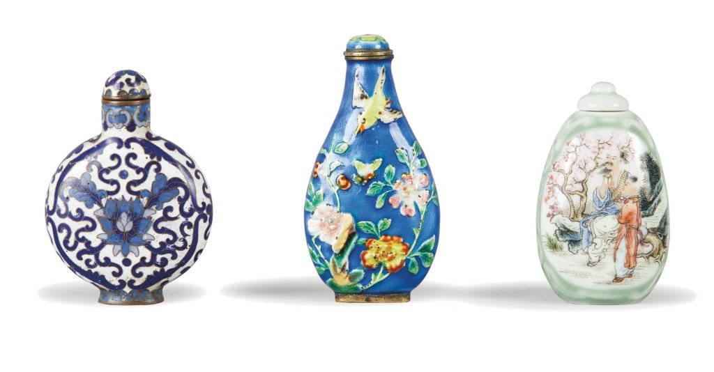 Tre snuff bottles, due in smalto cloisonnÃ©, una: Tre snuff bottles, due in smalto cloisonnÃ©, una in porcellana sec XIX-XX