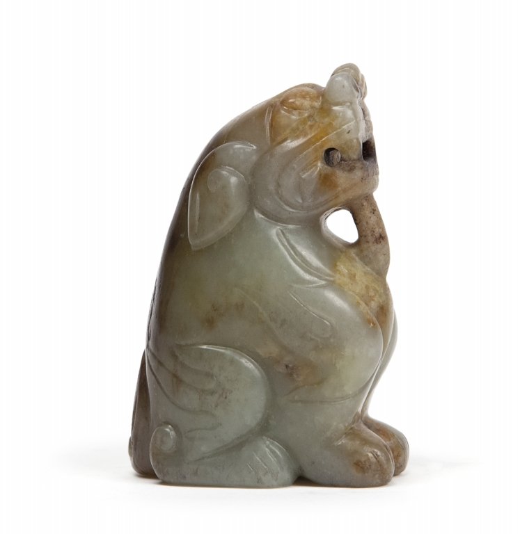 Cane di Pho intagliato in giada Celadon, Cina: Cane di Pho intagliato in giada Celadon, Cina sec.XIX h cm 7,5