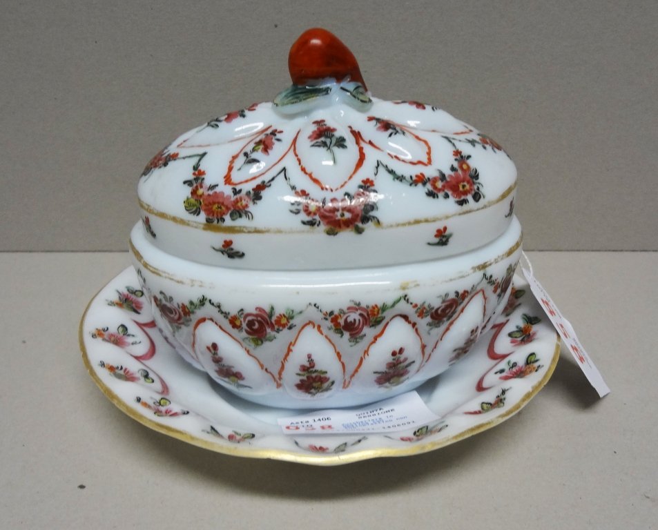 Zuccheriera in opaline con sottopiattino non suo: Zuccheriera in opaline con sottopiattino non suo