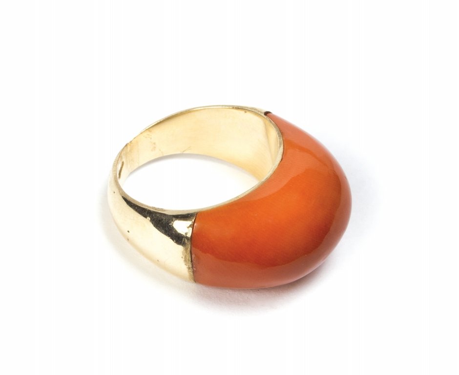 Anello in oro giallo gr 14 con incastonato: Anello in oro giallo gr 14 con incastonato corallo salmonato