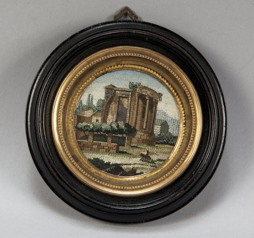 Micromosaico su rame con miniatura raffigurante: Micromosaico su rame con miniatura raffigurante rovine, Roma sec.XIX (diam.cm.6)