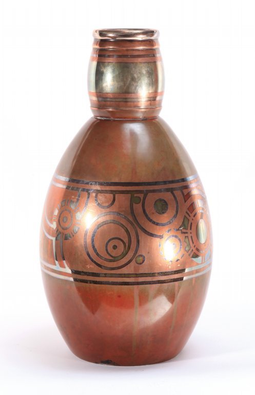 CHRISTOFLE Un vaso, anni Â’20. Metallo: CHRISTOFLE Un vaso, anni Â’20. Metallo argentato con decoro a dinanderie Marcato Â“Christofle 278 GÂ” Altezza cm 42.