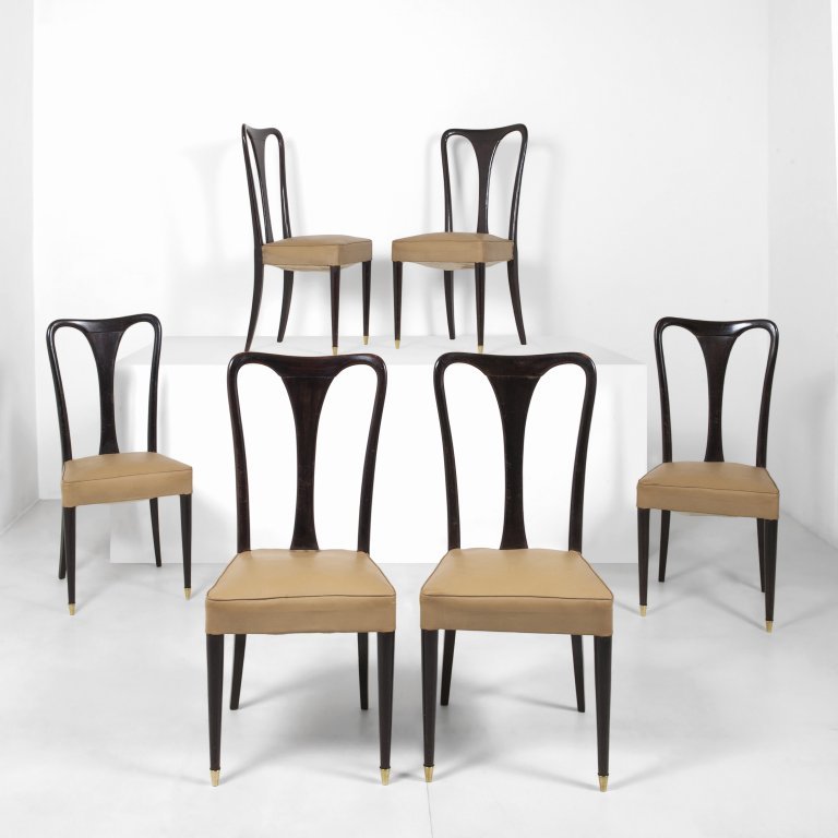 SEI SEDIE, anni Â‘40 Legno tinto allÂ’anilina,: SEI SEDIE, anni Â‘40 Legno tinto allÂ’anilina, ottone, sedute imbottite rivestite in skai. Altezza cm 95, larghezza 45, profonditÃ 42.