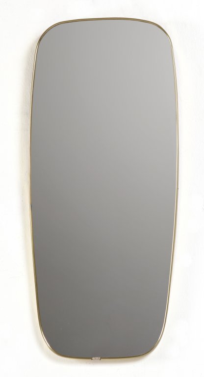 UNO SPECCHIO DA PARETE, anni Â’50. Ottone,: UNO SPECCHIO DA PARETE, anni Â’50. Ottone, cristallo argentato. Cm 88 x 41.
