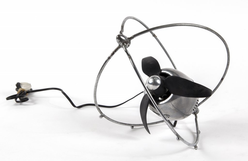 EZIO PIRALI Un ventilatore da tavolo: EZIO PIRALI Un ventilatore da tavolo Â“ZerowattÂ” per FABBRICHE ELETTRONICHE RIUNITE, 1952 (Premio Compasso dÂ’oro 1954). Alluminio, acciaio cromato, gomma. Cm 15 (h) x 27 x 17. Letteratura: