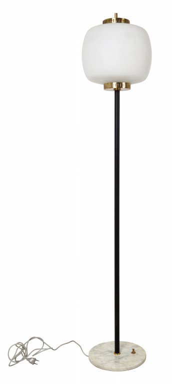 UNA LAMPADA DA TERRA, anni Â’60. Marmo di: UNA LAMPADA DA TERRA, anni Â’60. Marmo di Carrara, tubo di ferro verniciato, ottone, vetro opalino satinato. Altezza cm 170.