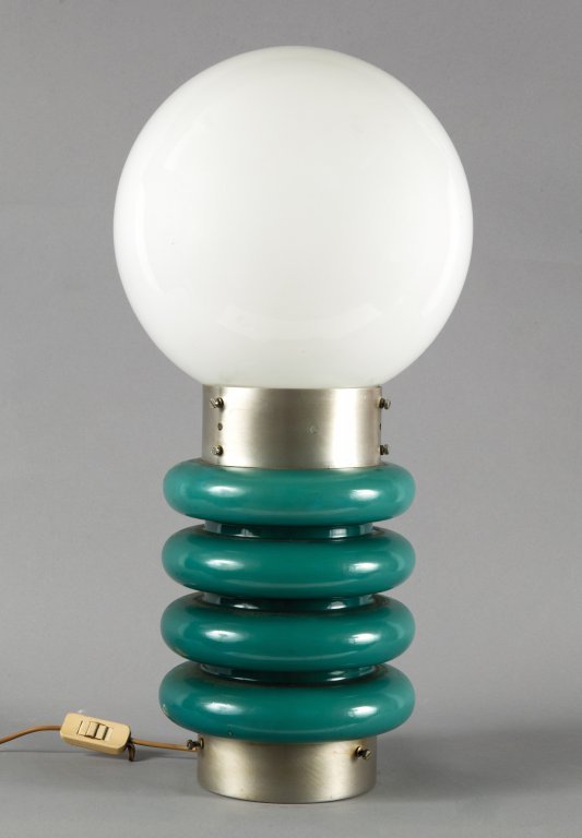 UNA LAMPADA DA TAVOLO, anni Â’60. Ottone: UNA LAMPADA DA TAVOLO, anni Â’60. Ottone nichelato spazzolato, vetro soffiato. Altezza cm 52.