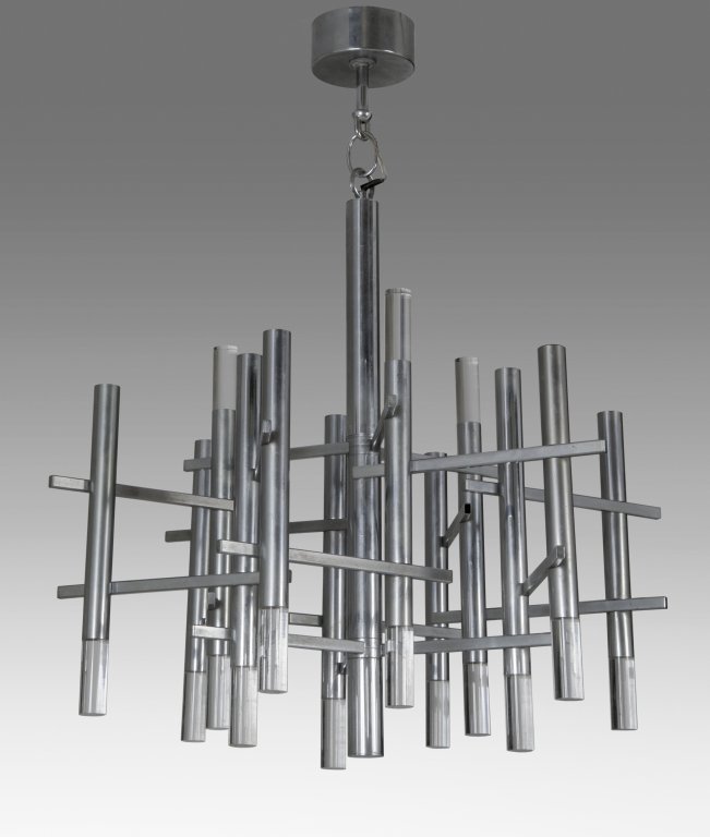 SCIOLARI Un lampadario, anni Â’60. Metallo: SCIOLARI Un lampadario, anni Â’60. Metallo cromato, perspex. Etichetta della manifattura. Altezza cm 80, diametro cm 60