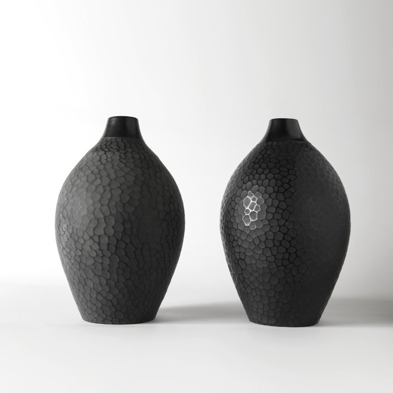 ANSELMO BUCCI (attribuibili aÂ…) Due vasi in: ANSELMO BUCCI (attribuibili aÂ…) Due vasi in ceramica con superfici sfaccettate, primi anni Â’40. Cifre impresse sotto uno dei due Â“1026/1Â”. Altezza cm 30. A pair of ceramic vases with f