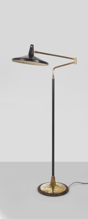 STILNOVO Una lampada da terra Â”4060Â”, anni: STILNOVO Una lampada da terra Â”4060Â”, anni Â’60. Ghisa, ottone, tubo di ferro verniciato, alluminio laccato, stelo telescopico, braccio apribile a compasso. Etichetta della manifattura. Man