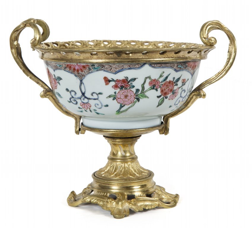 Coppa Famiglia Rosa con montatura francese in: Coppa Famiglia Rosa con montatura francese in bronzo Cina sec.XIX cm 22 x h 16