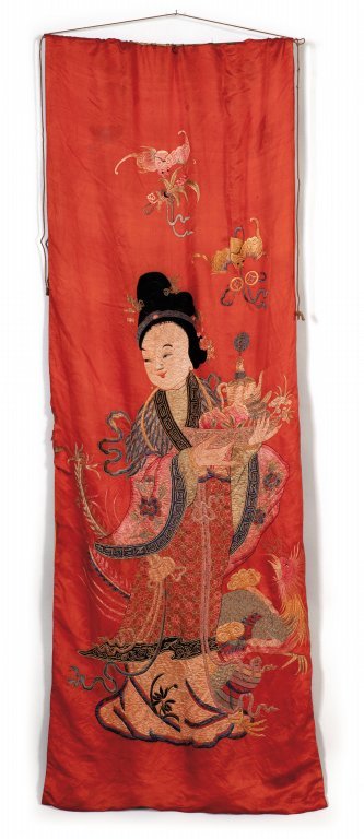 Antico ricamo di seta rossa con decoro di "Ma-Gu": Antico ricamo di seta rossa con decoro di "Ma-Gu" Cina fine sec.XIX cm 66 x h cm 189