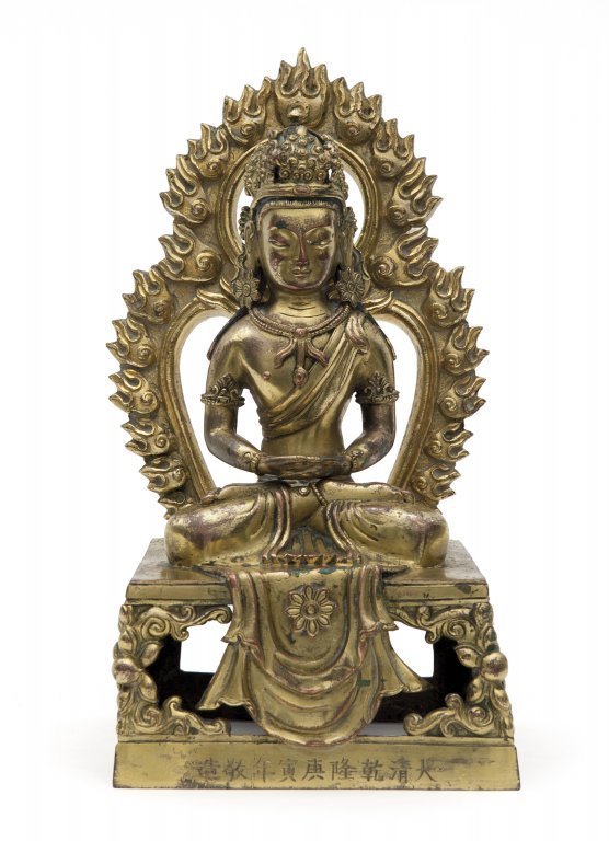 Scultura in bronzo dorato raffigurante Amitayu: Scultura in bronzo dorato raffigurante Amitayu con schienale marcata Qian Long, datata 1770 h cm 21