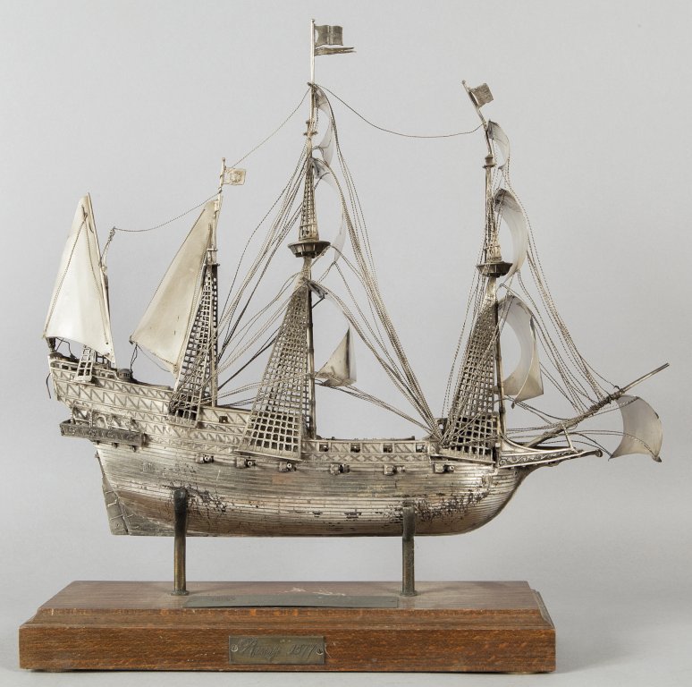 Modello di vascello a due ordini di cannoni in: Modello di vascello a due ordini di cannoni in argento cm.38, Kg. 1,250
