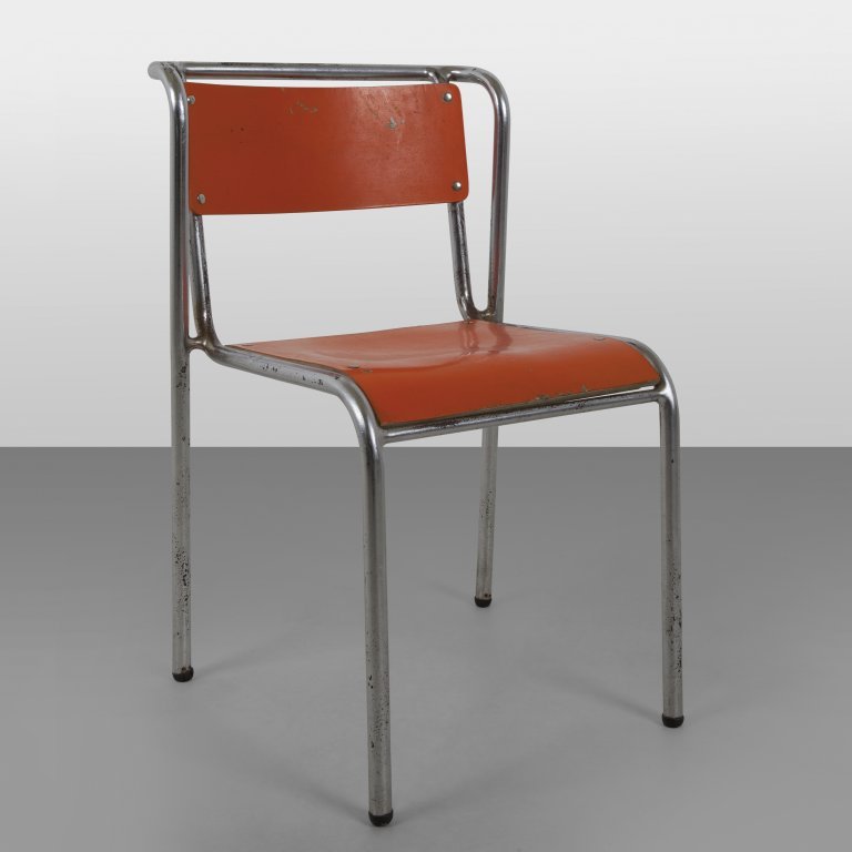 GABRIELE MUCCHI Una rara sedia "S5" per: GABRIELE MUCCHI Una rara sedia "S5" per EMILIO PINO, Parabiago, 1936. Acciaio cromato, compensato laccato. Targhetta metallica "Mobili metallici brevettati Pino Parabiago". Altezza cm 75, larghezza 47