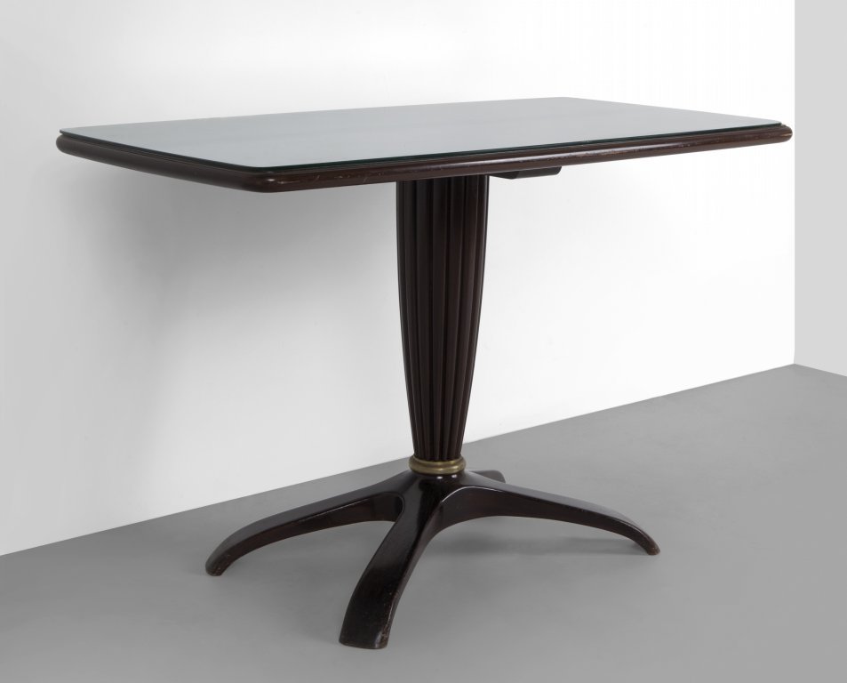 SAVERIO JANNACE Un tavolo, esecuzione JANNACE: SAVERIO JANNACE Un tavolo, esecuzione JANNACE E KOVACS, Milano, anni "50. Legno di mogano tinto all"anilina, piano in legno impiallacciato in mogano(difetti), rivestito da una lastra di cristallo. Cm