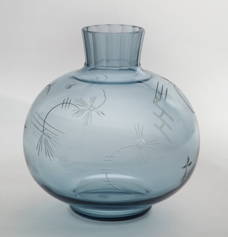 ERWIN WALTER BURGER Un vaso in vetro con: ERWIN WALTER BURGER Un vaso in vetro con decoro inciso, anni "60. Marca incisa "B 103". Altezza cm 20.