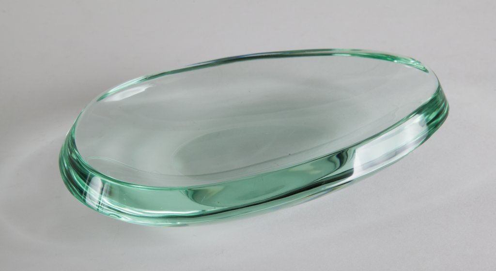 UNA COPPA, anni Â‘60 Cristallo curvato molato.: UNA COPPA, anni Â‘60 Cristallo curvato molato. Cm 21,5 x 13,5.