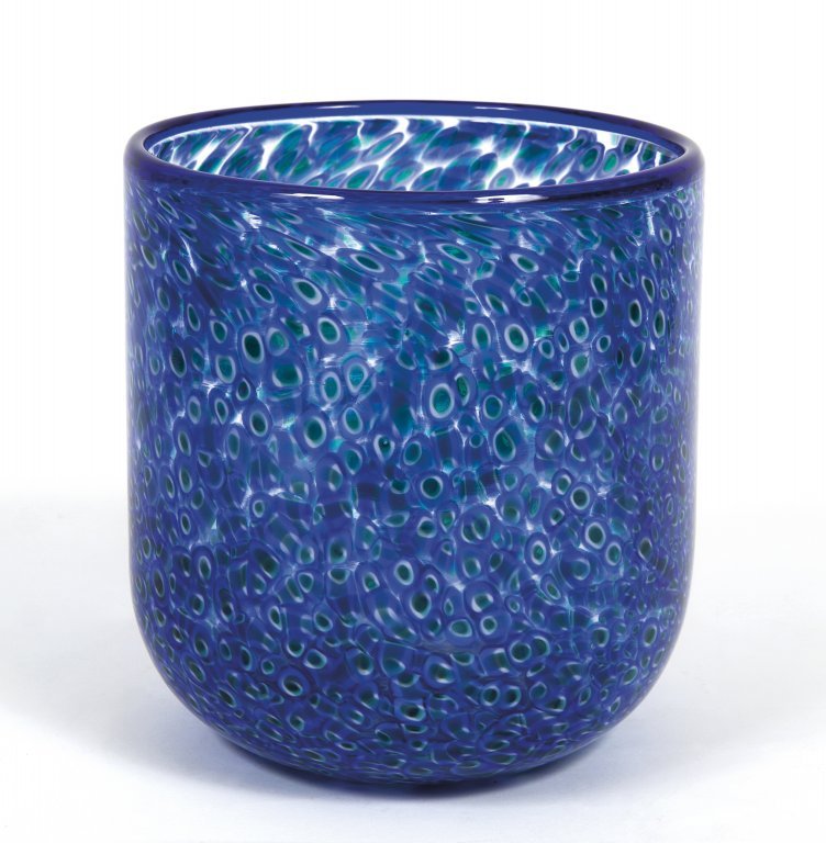 VETRERIA VISTOSI (Editore) Un vaso della serie: VETRERIA VISTOSI (Editore) Un vaso della serie Â“NeverrinoÂ”, datato 1976. Vetro soffiato lavorato a murrine. Marca incisa Â“Vistosi 76Â”. Altezza cm 19, diametro cm 19. Letteratura: catal