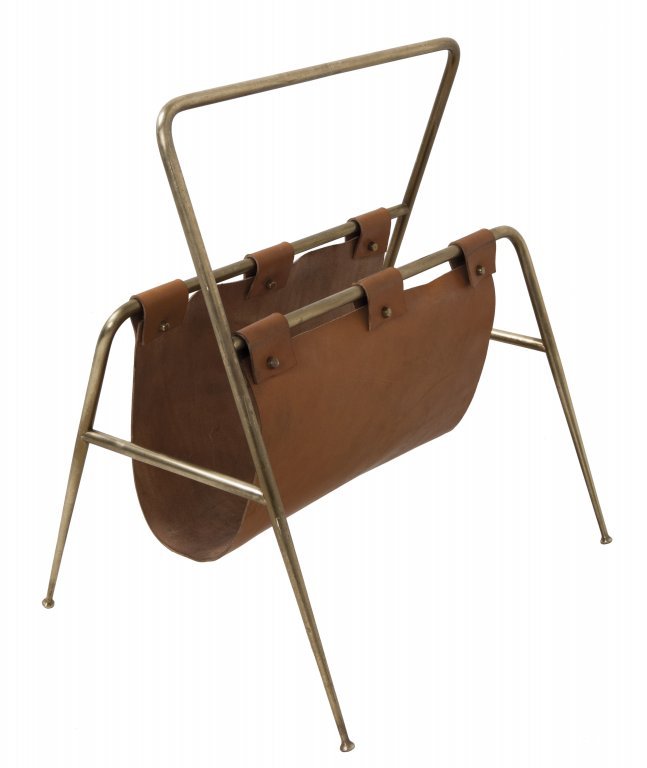 UN PORTA RIVISTE, anni Â’50. Ottone, cuoio.: UN PORTA RIVISTE, anni Â’50. Ottone, cuoio. Cm 52 (h) x 45 x 38.