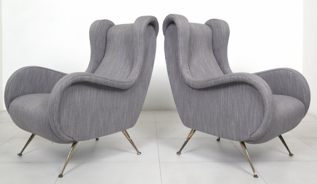 DUE POLTRONE, anni Â’50. Struttura in legno,: DUE POLTRONE, anni Â’50. Struttura in legno, gambe di ottone, imbottiture rivestite in tessuto. Altezza cm 98, larghezza 70, profonditÃ 84.