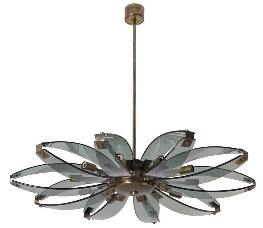 UN LAMPADARIO, anni Â’60. Cristallo grigio: UN LAMPADARIO, anni Â’60. Cristallo grigio sagomato curvato e molato, montatura di ottone. Altezza cm 84, diametro cm 92.