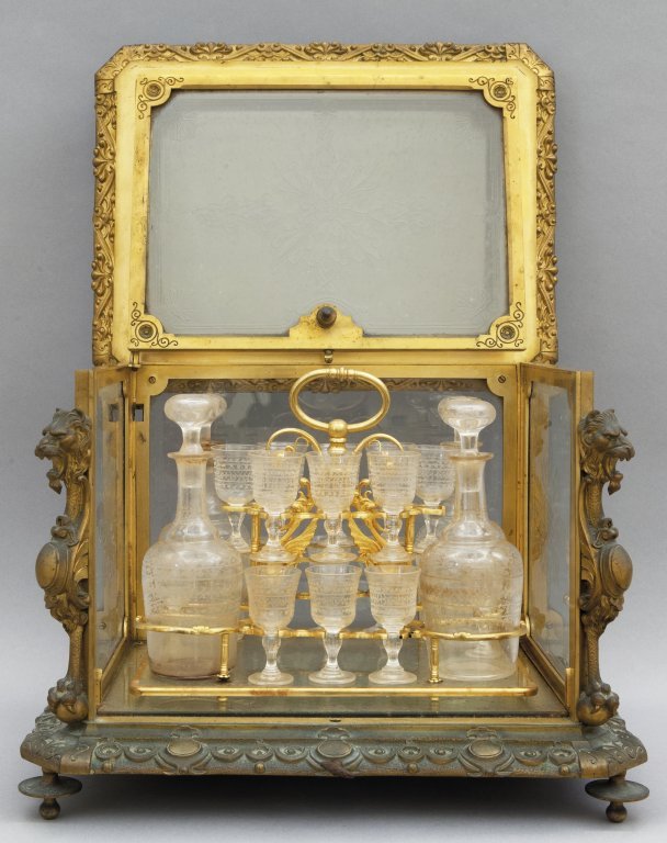 Cofanetto in bronzo dorato all'interno servizio (1 of 3)