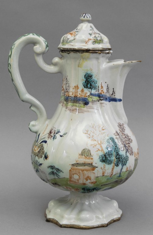 Caffettiera in maiolica decorata in policromia (1 of 1)