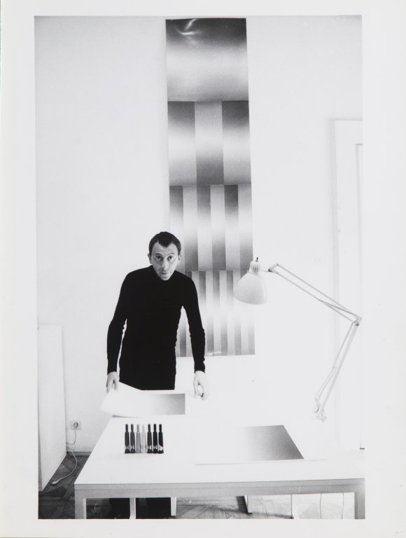 LO DUCA NINO (1940-) Getulio: LO DUCA NINO (1940-) Getulio Alviani 1975 stampa ai sali d'argento, vintage 30x20 cm firmato titolato e datato sul retro timbro del fotografo sul retro Getulio Alviani 1975 vintage silver print 11,8x7