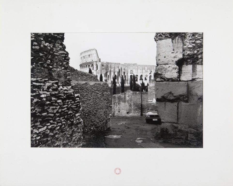 GABRIELE BASILICO (1944-2013): GABRIELE BASILICO (1944-2013) Roma 1989 stampa ai sali d'argento vintage 28x34,5 cm-foglio 30,5x40 cm timbro a secco Gabriele Basilico in basso a destra sul passepartout timbro a tampone Gabriele Basi