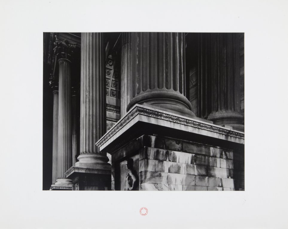 GABRIELE BASILICO (1944-2013): GABRIELE BASILICO (1944-2013) Milano 1989 stampa ai sali d'argento vintage 28x34,5 cm - foglio 30,5x40 cm timbro a secco Gabriele Basilico in basso a destra sul passepartout timbro a tampone Gabriele