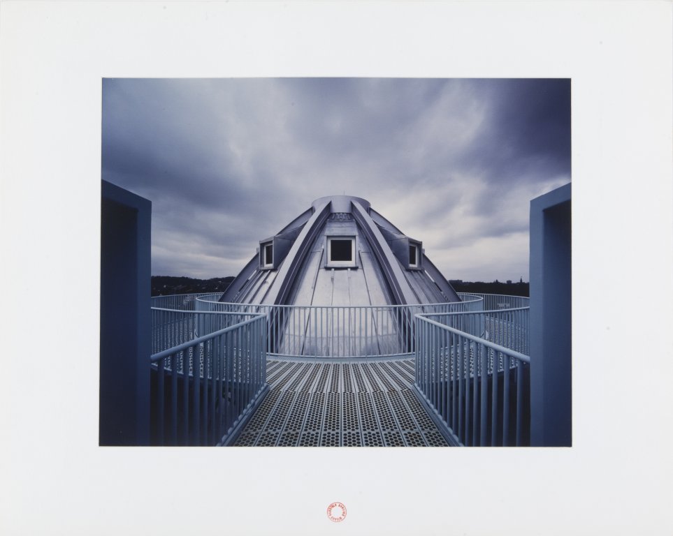 GABRIELE BASILICO (1944-2013) Senza: GABRIELE BASILICO (1944-2013) Senza titolo anni novanta c-print vintage 29x35,5 cm - foglio 30,2 x41 cm sul passepartout timbro a tampone Gabriele Basilico Milano al centro in rosso Untitled Nineties