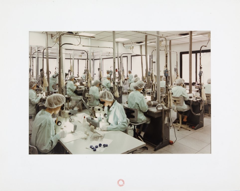 GABRIELE BASILICO (1944-2013) Senza: GABRIELE BASILICO (1944-2013) Senza titolo anni novanta c-print vintage 26x38 cm - foglio 30,2x40,5 cm sul passepartout timbro a tampone Gabriele Basilico Milano al centro in rosso Untitled Nineties v