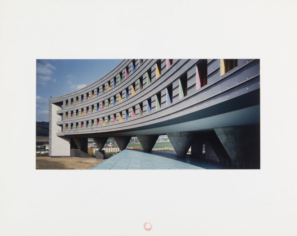 GABRIELE BASILICO (1944-2013) Senza: GABRIELE BASILICO (1944-2013) Senza titolo anni novanta c-print vintage 19x38 cm - foglio 30,2 x41 cm sul passepartout timbro a tampone Gabriele Basilico Milano al centro in rosso Untitled Nineties vi