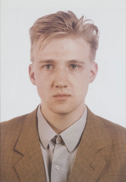 THOMAS RUFF (1958-) Portrait Alivier: THOMAS RUFF (1958-) Portrait Alivier Cieslik 1980 c-print 34x24 cm esemplare unico firmato, titolato e datato sul retro Portrait Alivier Cieslik 1980 c-print 9,5x13 in unique piece signed, titled and