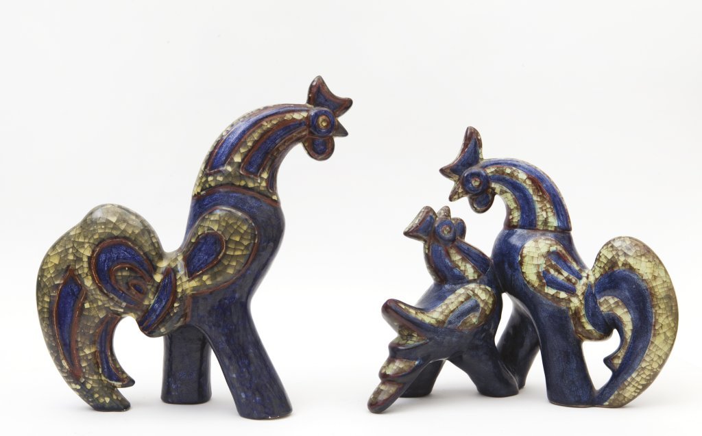 MARIANNE STARCK Due galli, produzione MICHAEL: MARIANNE STARCK Due galli, produzione MICHAEL ANDERSEN, Danimarca, 1955/60. Ceramica a smalto persiano craquelÃ©. Altezza cm 30, cm 26.