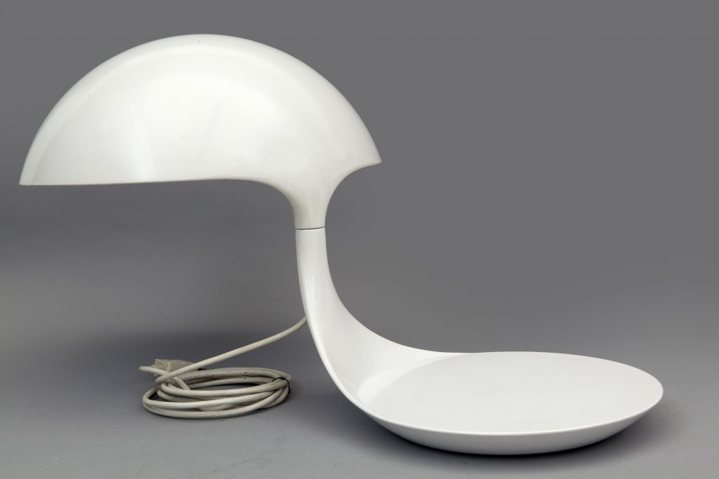 ELIO MARTINELLI Una lampada da tavolo 'Cobra' (1 of 1)