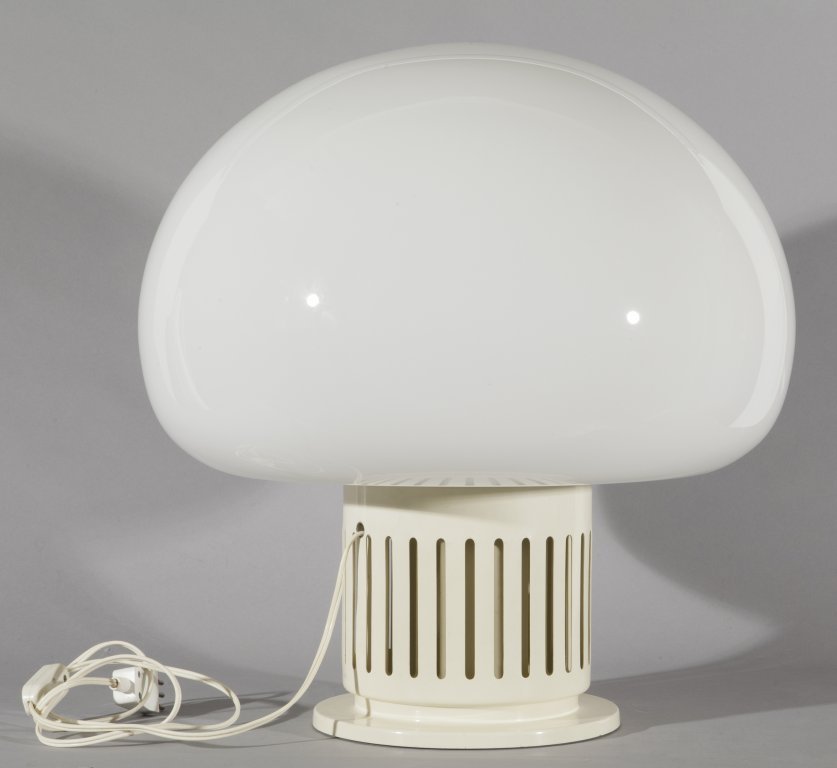 UNA LAMPADA DA TAVOLO, anni '70.  Alluminio (1 of 1)