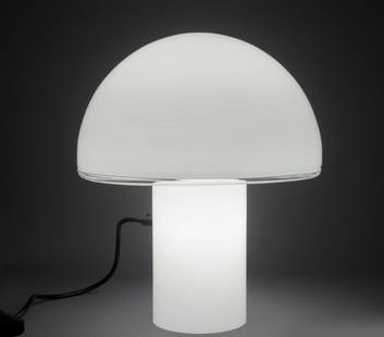 LUCIANO VISTOSI Una lampada da tavolo: LUCIANO VISTOSI Una lampada da tavolo 'Onfale' per ARTEMIDE, 1978. Vetro opalino. Altezza cm 44.