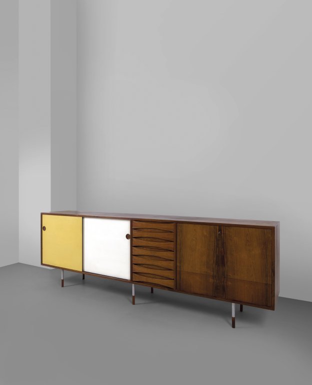 ARNE VODDER Una credenza per SIBAST, circa: ARNE VODDER Una credenza per SIBAST, circa 1957. Legno di palissandro, legno laccato. Cm 80 (h) x 250 x 47. A sideboard manufactured by SIBAST, circa 1957. Rosewood and lacquered wood. 31.5in. (h) x 9