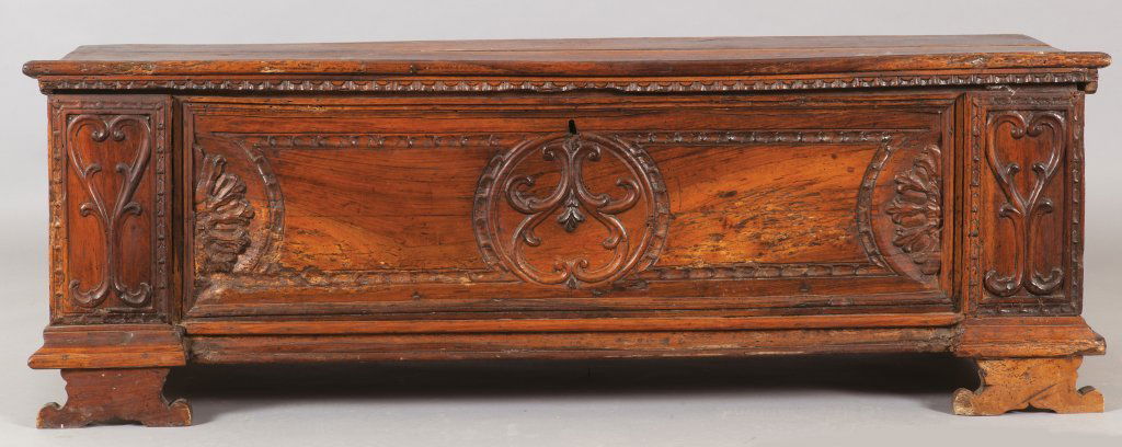 Cassapanca in noce scolpito sec.XVIII cm. (1 of 2)