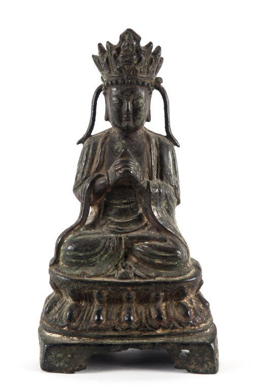 Budda seduto su fiore di loto con mani giunte in (1 of 5)