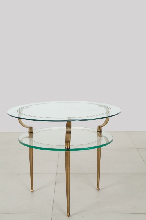 UN TAVOLINO, anni '50.  Ottone, cristallo con (1 of 1)