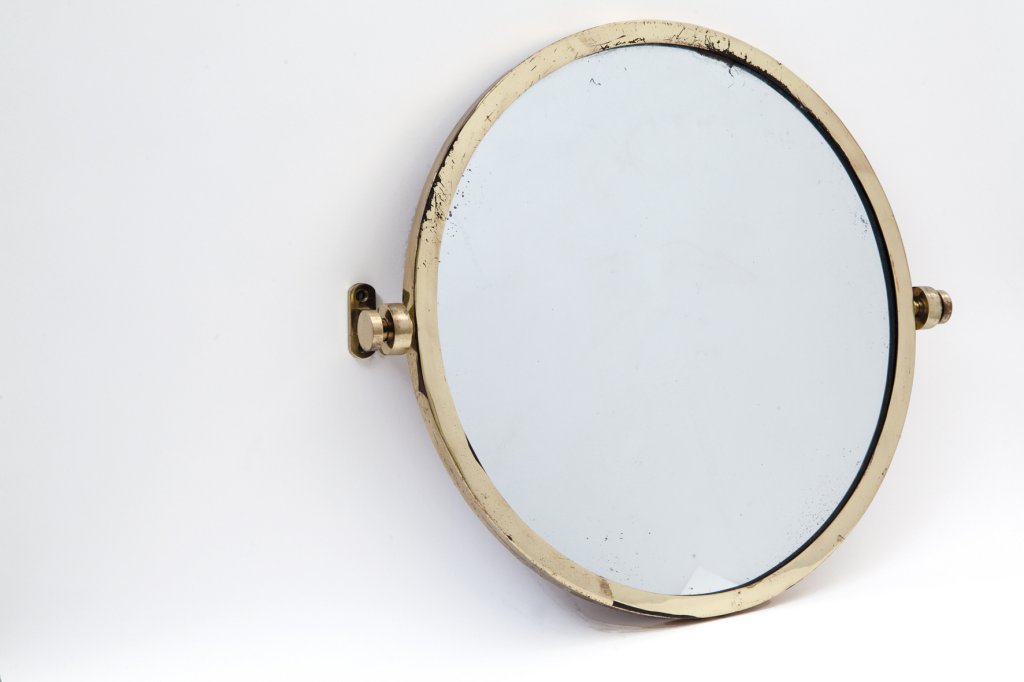 UNO SPECCHIO DA PARETE OSCILLANTE, anni '60. (1 of 1)