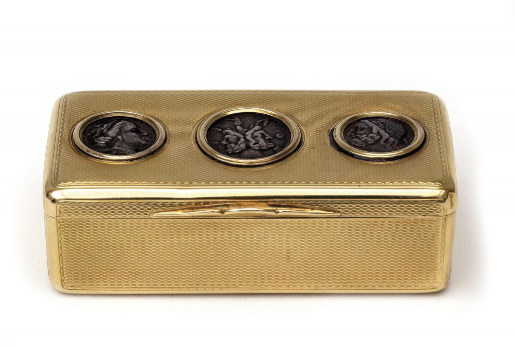 Scatola in oro giallo epoca Liberty, particolare (1 of 1)