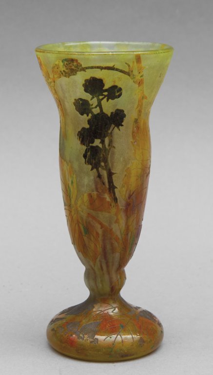 Vaso a tromba in vetro con decoro di foglie e (1 of 1)