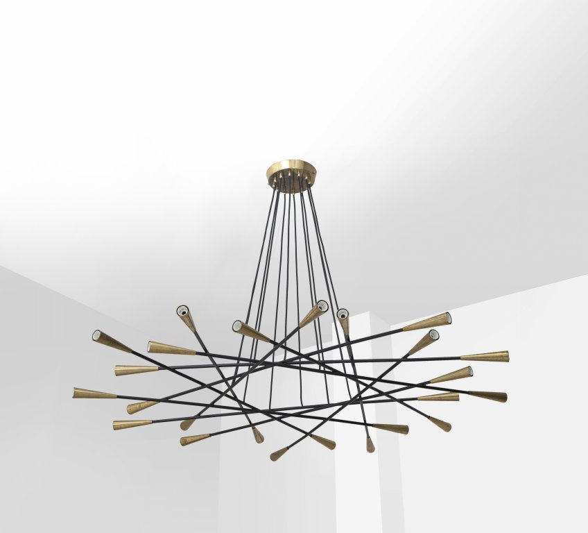 UN GRANDE LAMPADARIO, anni '50.  Ottone lucido (1 of 1)