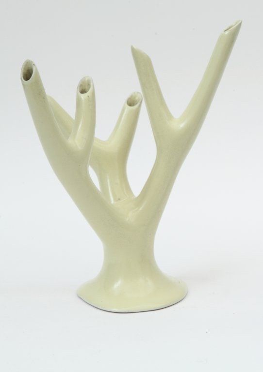 GUIDO ANDLOVIZ, anni '50 Un vaso ramificato: GUIDO ANDLOVIZ, anni '50 Un vaso ramificato per S.C.I. (SocietÃ Ceramica Italiana, Laveno). Terraglia forte, formatura a colaggio, smalto lucido. Altezza cm 23,5.